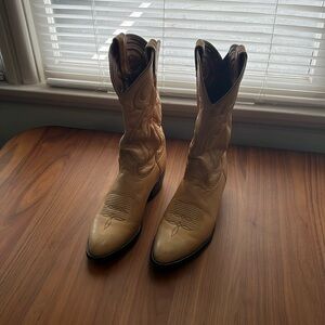 Vintage Yellow Tony Lama Cowboy Boots. Size 10 D. Made in USA.
